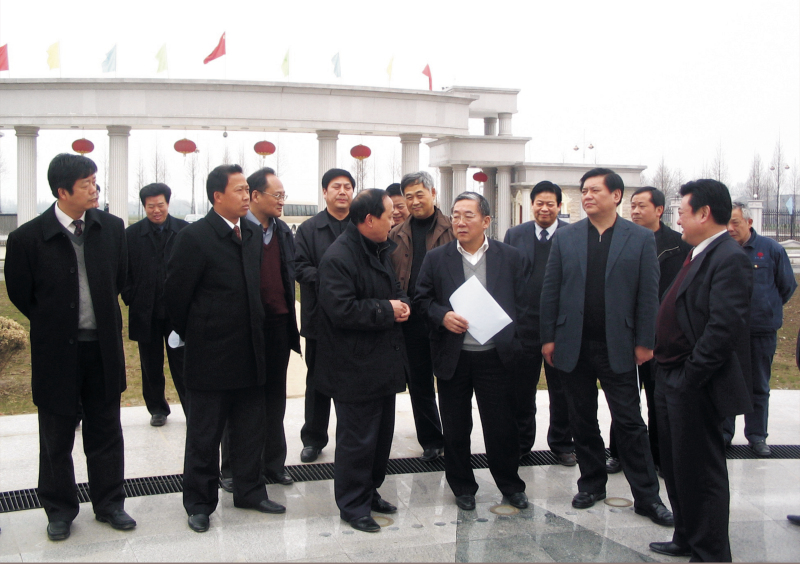 2006年2月12日，湖北省常務副省長周堅衛到公司調研