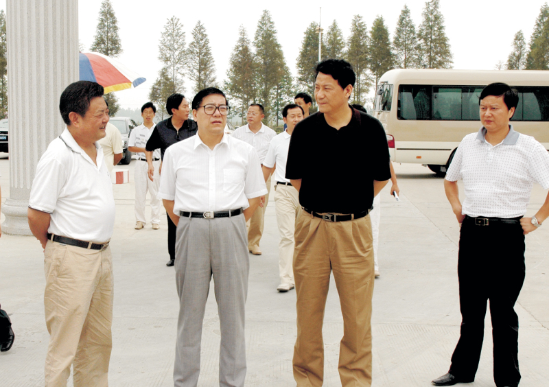  2006年9月1日，湖北省委常委、統戰部部長蘇曉云蒞臨我公司考察，張嗣義書記陪同
